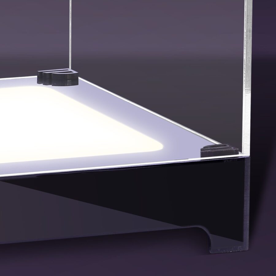Acrylicshowcasewlight05closeupforweb f517b0f6 8355 4380 abad 9fcea69eac7c